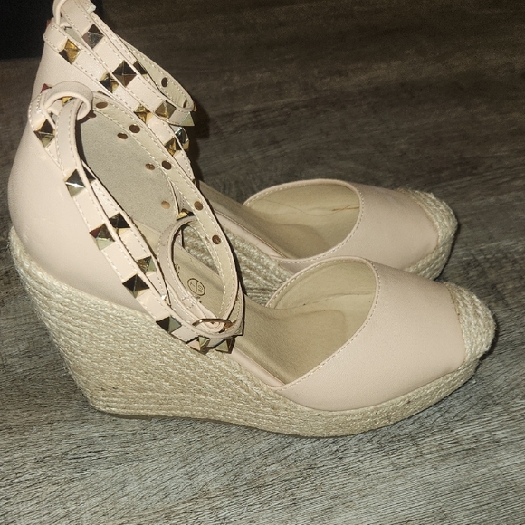 Women's Tan Wedge Sandals - Picture 6 of 6
